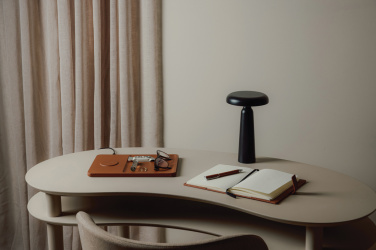 Logotrade Firmengeschenke das Foto: VINGA Avery RCS Tischlampe