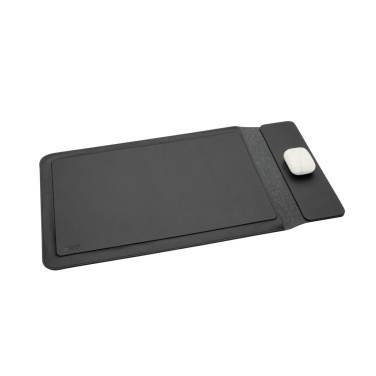 Logotrade promotional giveaway image of: Swiss Peak 15W magnetic charging laptop sleeve 14-15,6"
