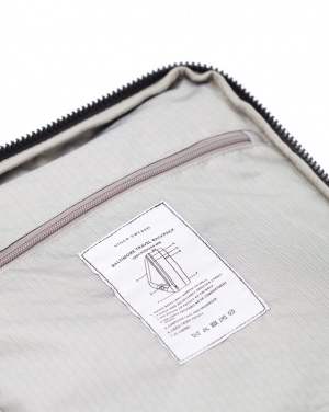 Logotrade firmakingituse foto: VINGA Baltimore reisiseljakott