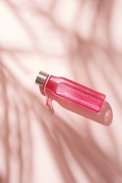 Logotrade ärikingituse foto: VINGA Lean tritaanist veepudel