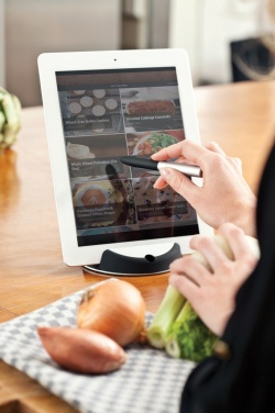 Logotrade reklaamkingi foto: Chef tahvelarvuti alus puutepliiatsiga