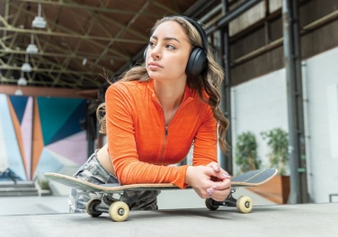 Logo trade meened foto: Urban Vitamin Cupertino RCS rplast ANC kõrvaklapid