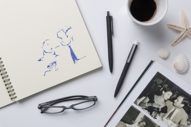 Logotrade firmakingi foto: X3 must sile puutepliiats