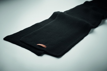 Logo trade ärikingitused foto: Talvekomplekt taaskasutatud materjalist, kindad, müts ja sall