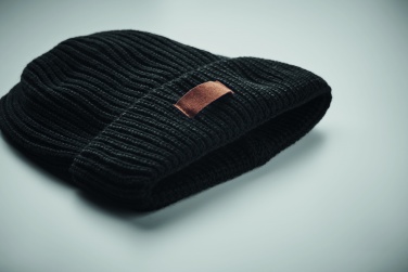 Logotrade firmakingituse foto: Talvekomplekt taaskasutatud materjalist, kindad, müts ja sall