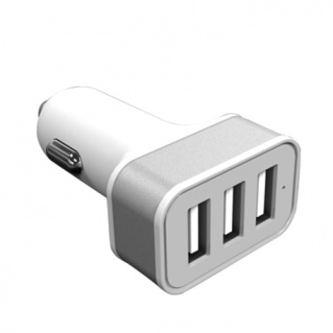 Logotrade ärikingi foto: Autolaadija 3 USB pesaga