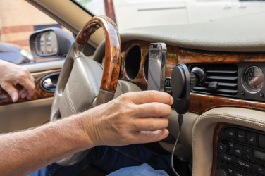 Logo trade ärikingid foto: PowerCruze RCS plastikust 15W magnetiga laadija autohoidik