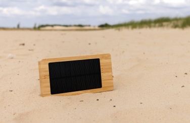 Logotrade mainoslahja tuotekuva: Sunwick 10.000 mAh bambuinen aurinkovoimapankki