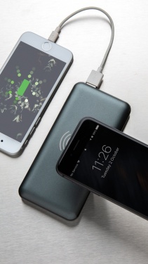 Logotrade firminės dovanos nuotrauka: 10 000 mAh greito įkrovimo 10 W belaidis maitinimo blokas su PD