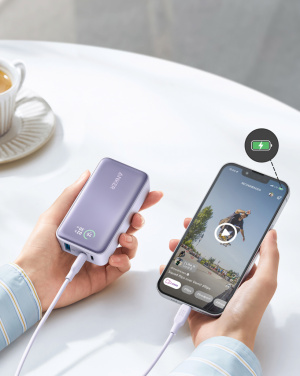 Logotrade reklaminės dovanos nuotrauka: „Anker PowerBank“ – 10 000 mAh ir 30 W talpos nešiojama baterija