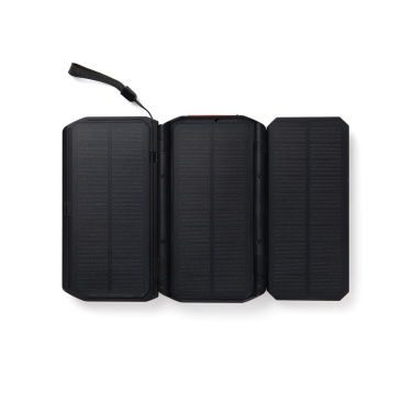Logotrade reklaminiai produktai nuotrauka: „Nordic Drift Titan“ 10 000 mAh saulės energija varoma išorinė baterija su 3 panelėmis