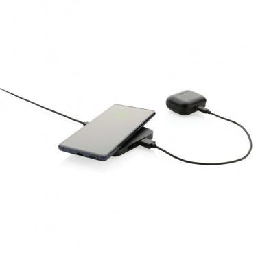 Logotrade korporatīvās dāvanas foto: RCS pārstrādāta plastmasas 10 W bezvadu lādētājs ar USB portiem