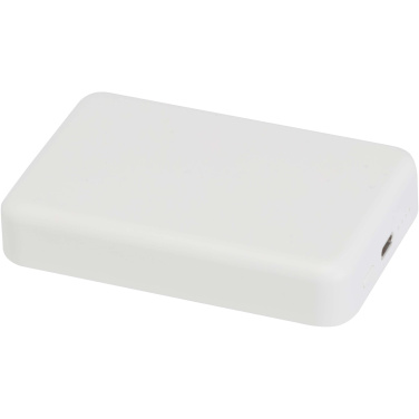 Logotrade biznesa dāvanas foto: Acrab 10.000 mAh 15W magnētiskā bezvadu pārnēsājamā uzlādes ierīce ar 20W PD - izgatavota no pārstrādātas plastmasas