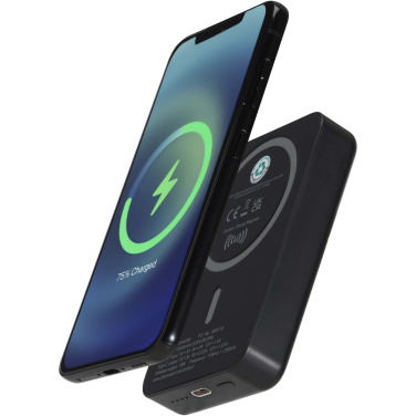 Logotrade ziemassvētku dāvanas foto: Acrab 10.000 mAh 15W magnētiskā bezvadu pārnēsājamā uzlādes ierīce ar 20W PD - izgatavota no pārstrādātas plastmasas