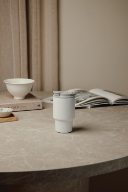 Logotrade biznesa dāvanas foto: VINGA Nagano RCS krūze līdzņemšanai 350 ml