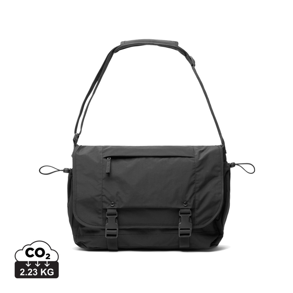 Logotrade biznesa dāvanas foto: KENTO URBAN RCS pārstrādāta neilona 15,6 collu kurjera soma