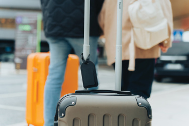 Логотрейд pекламные продукты картинка: Багажная бирка Globefind Dual RCS с функцией определения местоположения по всему миру.