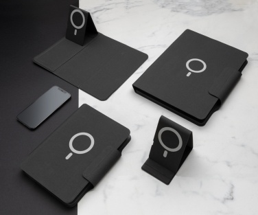 Logotrade profilprodukter bild: Artic magnetiskt mobilställ, 10W trådlös laddning