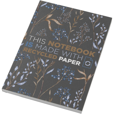 Logotrade reklamprodukter bild: Novella Austen A5 anteckningsbok med mjukt omslag av återvunnet material, 100 ark