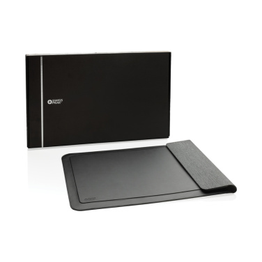 Logotrade presentreklam bild: Swiss Peak 15W magnetiskt laddningsfodral för laptop 14-15,6
