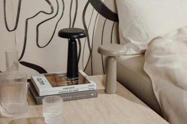 Logotrade presentreklam bild: VINGA Avery RCS bordslampa